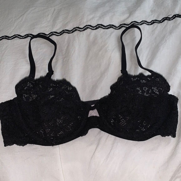 Victoria Secret lacy bra - Picture 1 of 1